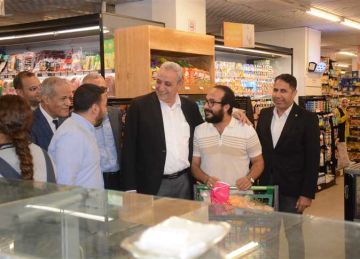 توجيهات للمحال والسلاسل التجارية بالالتزام بالأسعار الرسمية في الغربية توجيهات للمحال والسلاسل التجارية بالالتزام بالأسعار الرسمية في الغربية