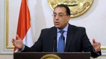 رئيس الوزراء: الدولة تدعم المواد البترولية في الموازنة بـ 75 مليار جنيه رئيس الوزراء: الدولة تدعم المواد البترولية في الموازنة بـ 75 مليار جنيه