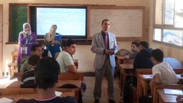 لمتابعة الانضباط.. وكيل تعليم كفر الشيخ يتفقد مدارس إدارة شرق صور