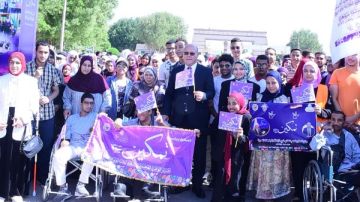 مبادرة تمكين.. رئيس جامعة سوهاج يشارك الطلاب ذوي الهمم بمسيرة وماراثون