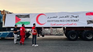 150 ألف سلة غذائية.. الهلال الأحمر المصري يدفع بقافلة زاد العزة الـ46 لغزة 150 ألف سلة غذائية.. الهلال الأحمر المصري يدفع بقافلة زاد العزة الـ46 لغزة