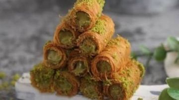 طريقة عمل رولات الكنافة.. مقرمشة من الخارج وناعمة من الداخل طريقة عمل رولات الكنافة.. مقرمشة من الخارج وناعمة من الداخل