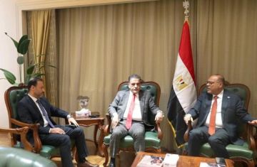 وزير العمل ونائب رئيس غرفة تجارة قطر يبحثان تعزيز التعاون المشترك