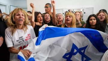 إعلام عبري: دعوة عائلات الرهائن للذهاب إلى قاعدة رعيم العسكرية لاستقبال الأسرى إعلام عبري: دعوة عائلات الرهائن للذهاب إلى قاعدة رعيم العسكرية لاستقبال الأسرى