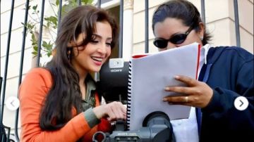 بعد 20 عاما على عرضه.. المخرجة شيرين عادل تحتفل بمسلسل سارة لـ حنان ترك بعد 20 عاما على عرضه.. المخرجة شيرين عادل تحتفل بمسلسل سارة لـ حنان ترك