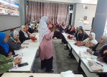 ضمن مشروع تنمية الأسرة .. تنظيم جلسات الدوار ودورات تثقيفية بقرى حياة كريمة في أسوان