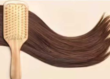 لمنع تهيج فروة الرأس وظهور القشرة.. الطريقة الصحيحة لتنظيف فرشاة الشعر