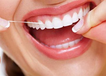 بـ قشر الموز أو البرتقال .. 5 طرق طبيعية وآمنة لتبييض الأسنان في المنزل بـ قشر الموز أو البرتقال .. 5 طرق طبيعية وآمنة لتبييض الأسنان في المنزل