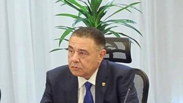 تخصيص شباك لخدمات المستثمرين وتراخيص المحال في البحر الأحمر