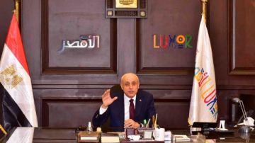 محافظ الأقصر يؤكد أهمية الدور التنويري والثقافي لمكتبة مصر العامة في خدمة المجتمع