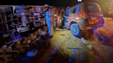 مصرع 6 أشخاص من أسرة واحدة في حادث سير مروع بطريق القصير