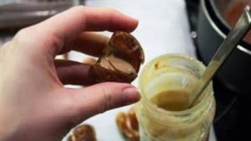 نشرة المرأة والمنوعات: ماذا يحدث للجسم عند تناول التمر مع الطحينة على الريق؟.. أسباب غير متوقعة وراء جفاف العين نشرة المرأة والمنوعات: ماذا يحدث للجسم عند تناول التمر مع الطحينة على الريق؟.. أسباب غير متوقعة وراء جفاف العين