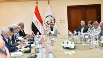 وزير الإنتاج الحربى يتابع مع رؤساء الشركات موقف المشروعات الجارى تنفيذها