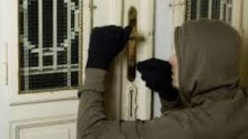 30 جرام ذهب ومبالغ مالية.. جهود لحل لغز سرقة منزل صاحب مصنع بأكتوبر