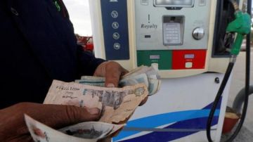 الرئيس السيسي يكشف حقيقة دعم الوقود.. نصرفه بالسلف ونسدده بفوائد تفاصيل الرئيس السيسي يكشف حقيقة دعم الوقود.. نصرفه بالسلف ونسدده بفوائد تفاصيل