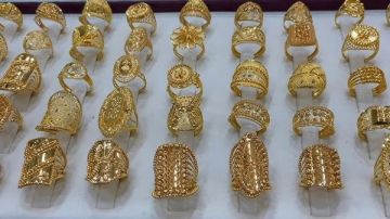 تراجع مفاجئ يضرب سعر الذهب بعد وصول عيار 21 إلى 5900 جنيه تراجع مفاجئ يضرب سعر الذهب بعد وصول عيار 21 إلى 5900 جنيه