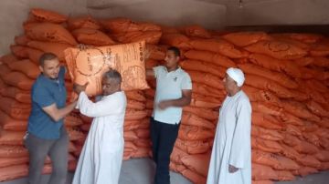 توزيع الأسمدة الزراعية المدعمة وضمان وصولها للمزارعين بالجيزة توزيع الأسمدة الزراعية المدعمة وضمان وصولها للمزارعين بالجيزة