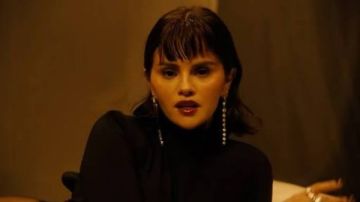 جدل واسع حول شكل سيلينا غوميز في In the Dark .. تجميل أم تأثير إضاءة؟ جدل واسع حول شكل سيلينا غوميز في In the Dark .. تجميل أم تأثير إضاءة؟