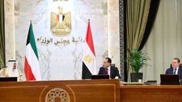 رئيس وزراء الكويت: مواقف مصر الداعمة لبلادنا واضحة .. ولقاء اليوم لتكريس العلاقات الوطيدة رئيس وزراء الكويت: مواقف مصر الداعمة لبلادنا واضحة .. ولقاء اليوم لتكريس العلاقات الوطيدة