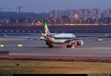 قرار مفاجئ من الخطوط الإيطالية: لا رحلات إلى تل أبيب حتى إشعار آخر قرار مفاجئ من الخطوط الإيطالية: لا رحلات إلى تل أبيب حتى إشعار آخر