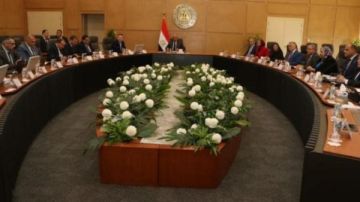 عصمت يستعرض خطة فصل الشركة المصرية لنقل الكهرباءعن الشبكة القومية للكهرباء