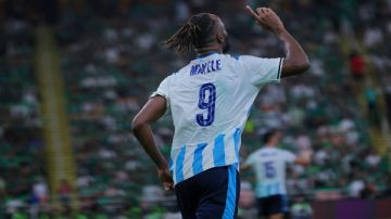 فيستون ماييلي يسجل الهدف الأول لبيراميدز في مرمى نهضة بركان بنهائي كأس السوبر فيستون ماييلي يسجل الهدف الأول لبيراميدز في مرمى نهضة بركان بنهائي كأس السوبر