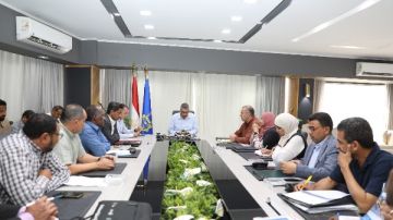 محافظ أسوان: تكامل الجهود للإسراع بتنفيذ مشروعات مياه الشرب والصرف الصحى