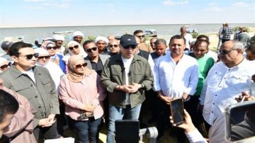 محافظ الفيوم يشارك الصيادين فرحتهم بافتتاح موسم الصيد ببحيرة قارون محافظ الفيوم يشارك الصيادين فرحتهم بافتتاح موسم الصيد ببحيرة قارون