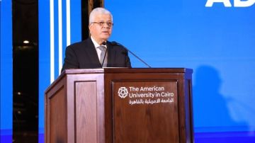 وزير التعليم العالي يشهد فعالية حول تعزيز ثقافة وتراث مصر بالجامعة الأمريكية وزير التعليم العالي يشهد فعالية حول تعزيز ثقافة وتراث مصر بالجامعة الأمريكية