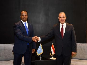 وزير الخارجية يبحث مع نظيره الصومالي تعزيز الشراكة الاستراتيجية بين البلدين وزير الخارجية يبحث مع نظيره الصومالي تعزيز الشراكة الاستراتيجية بين البلدين