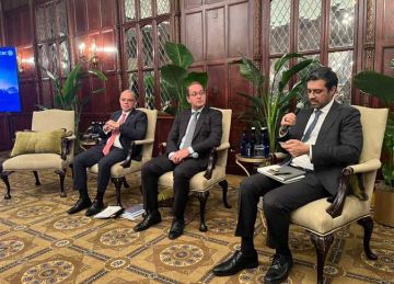 رئيس الرقابة المالية يلتقي ممثلي بنكي ستاندرد تشارترد وسيتي بنك