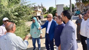 محافظ الأقصر يتفقد مشروعات الطرق بمدينة أرمنت