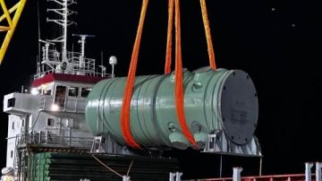 وصول وعاء ضغط المفاعل الخاص بالوحدة النووية الأولى إلى ميناء الضبعة وصول وعاء ضغط المفاعل الخاص بالوحدة النووية الأولى إلى ميناء الضبعة