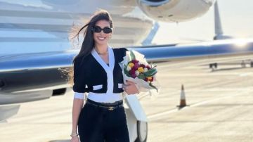 أمام الطائرة.. أحدث ظهور لـ ياسمين صبري