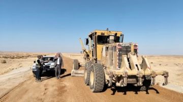 بعد غلقه بسبب سيول العام الماضي.. إعادة ترميم ورصف طريق الجارة بسيوة بعد غلقه بسبب سيول العام الماضي.. إعادة ترميم ورصف طريق الجارة بسيوة