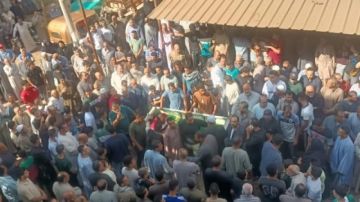 جنازة مهيبة.. أهالي قرية بالمنوفية يودعون شابا قتل على يد زميله جنازة مهيبة.. أهالي قرية بالمنوفية يودعون شابا قتل على يد زميله