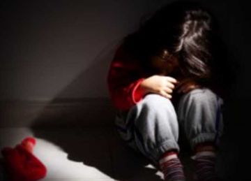 حرمتها من دخول دورة المياه.. ولية أمر طالبة تتهم مدرسة بإساءة معاملة نجلتها حرمتها من دخول دورة المياه.. ولية أمر طالبة تتهم مدرسة بإساءة معاملة نجلتها