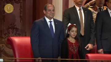 الرئيس السيسي يختتم احتفالية مصر وطن السلام بالسلام الوطني الرئيس السيسي يختتم احتفالية مصر وطن السلام بالسلام الوطني