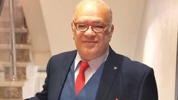 صلاح عبد الله يهنئ منتخب مصر بالصعود إلى كأس العالم صلاح عبد الله يهنئ منتخب مصر بالصعود إلى كأس العالم