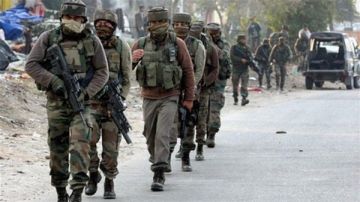 طالبان: الجيش الباكستاني قتل 10 مدنيين بينهم طفلان في قصف جوي