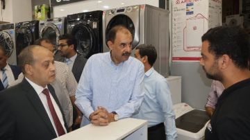 محافظ سوهاج والغرفة التجارية يتابعان ضبط الأسعار بالأسواق والمحال التجارية صور محافظ سوهاج والغرفة التجارية يتابعان ضبط الأسعار بالأسواق والمحال التجارية صور