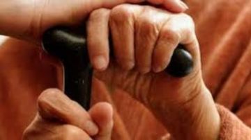 هل يجب بر الأب الظالم للأم؟.. الإفتاء توصي الأبناء بـ5 أمور لمنع مفسدة أعظم