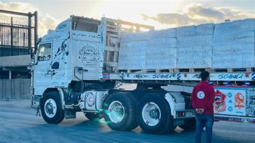 الهلال الأحمر يدفع أكثر من 4 آلاف طن مساعدات إنسانية وإغاثية لغزة