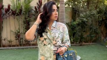 بالشورت.. بوسي تخطف الأنظار بإطلالة جريئة شاهد بالشورت.. بوسي تخطف الأنظار بإطلالة جريئة شاهد