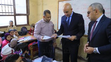 بعد إخلاء طرفهم تعليمات بعودة المعلمين المحالين للمعاش بالعام الدراسي الحالي لعملهم بعد إخلاء طرفهم تعليمات بعودة المعلمين المحالين للمعاش بالعام الدراسي الحالي لعملهم