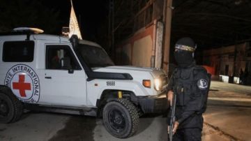 حماس تسلم جثـ تين من الرهائن الإسرائيليين إلى الصليب الأحمر