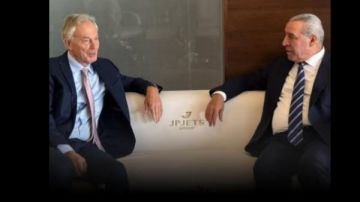 نائب الرئيس الفلسطيني يلتقي توني بلير ويناقش سبل ضمان نجاح خطة ترامب