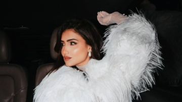 بالفرير الأبيض.. مي عمر تخطف الأنظار داخل سيارتها بالفرير الأبيض.. مي عمر تخطف الأنظار داخل سيارتها