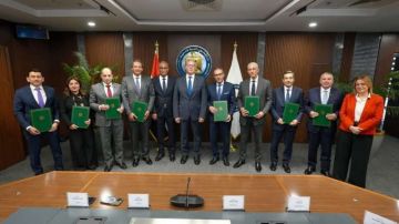 بقيمة 135 مليون دولار .. وزير البترول يشهد توقيع عقد تمويل مشروع الإيثانول الحيوي مع تحالف مصرفي بقيمة 135 مليون دولار .. وزير البترول يشهد توقيع عقد تمويل مشروع الإيثانول الحيوي مع تحالف مصرفي