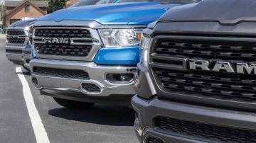 بلوجر سيارات: تراجع القوة الشرائية بنسبة 15 .. وسوق المستعمل متوقف بسبب توقعات الهبوط بلوجر سيارات: تراجع القوة الشرائية بنسبة 15 .. وسوق المستعمل متوقف بسبب توقعات الهبوط